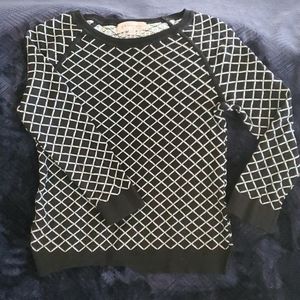 Black and white 3/4 sleeve sweater